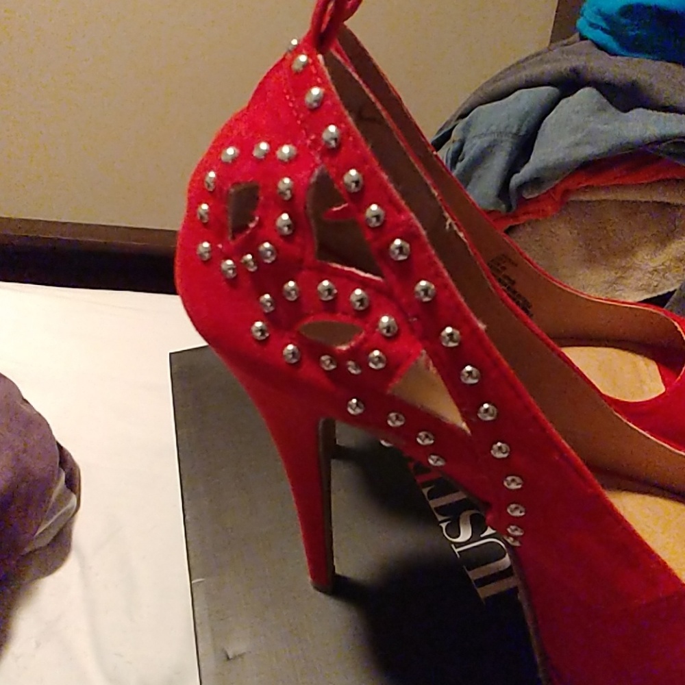 High Heels - Picture 2 of 4